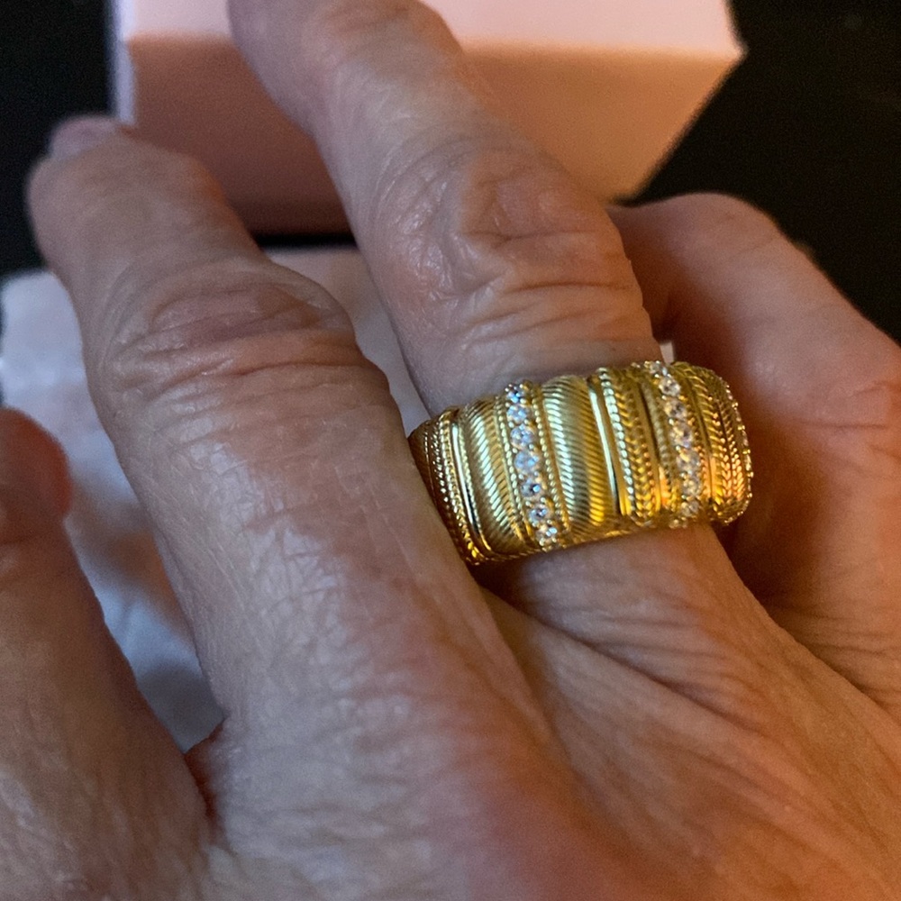 Beautiful ring done in 14k overlay gold with cubic Zirconia Size 6 New no tags